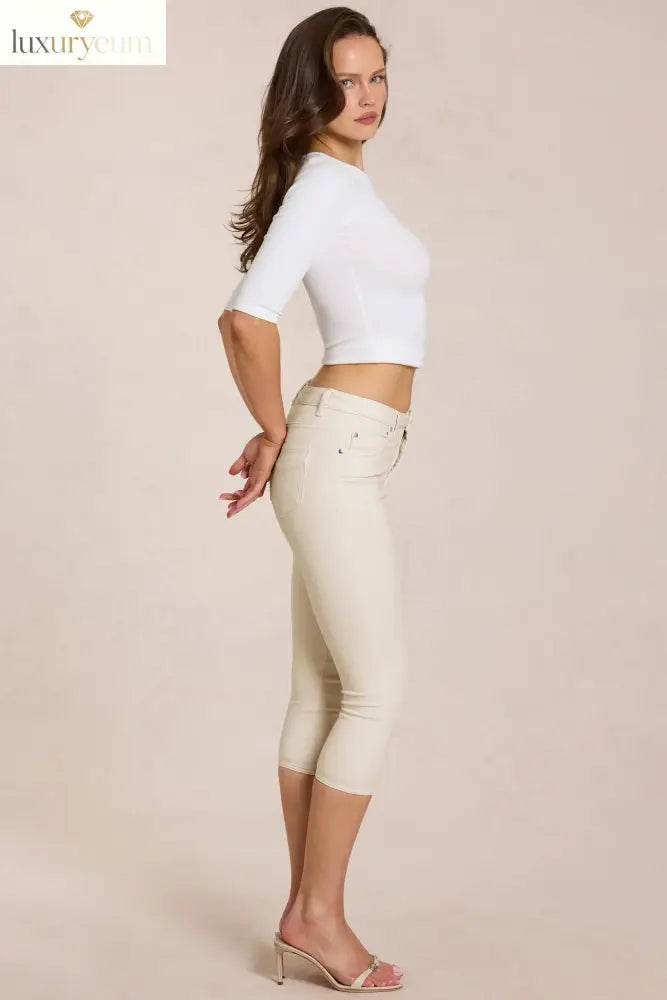 Mid-Rise Capri Jeans in Ivory