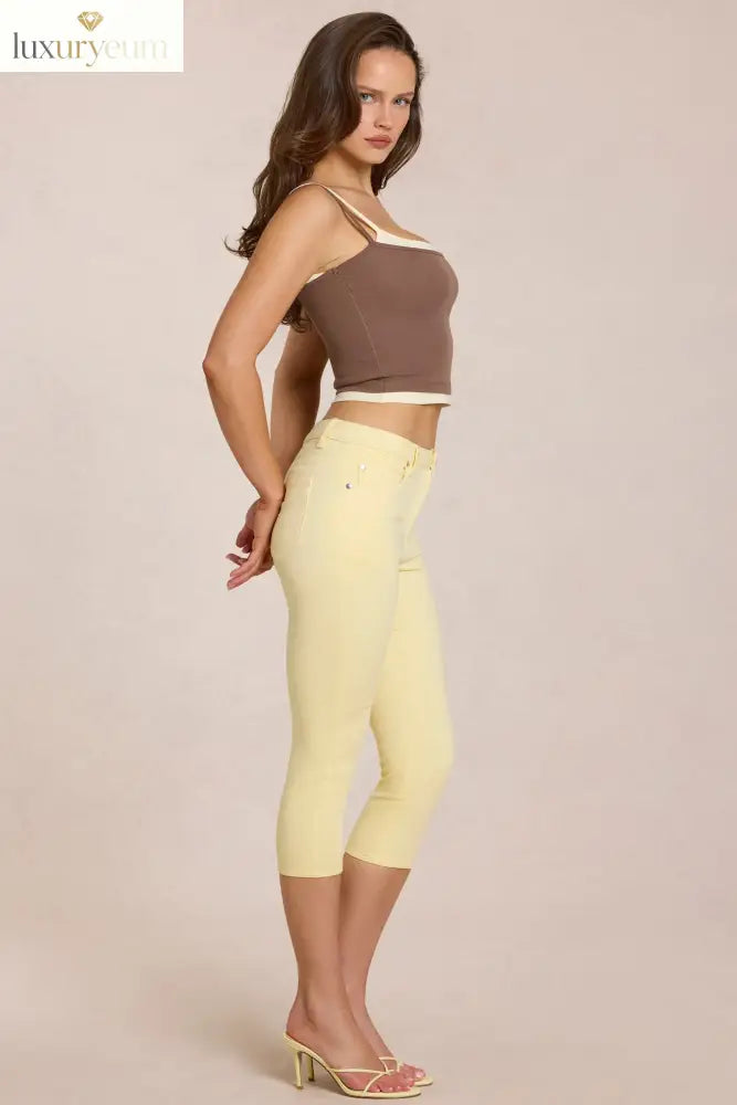 Mid-Rise Capri Jeans in Lemon Yellow
