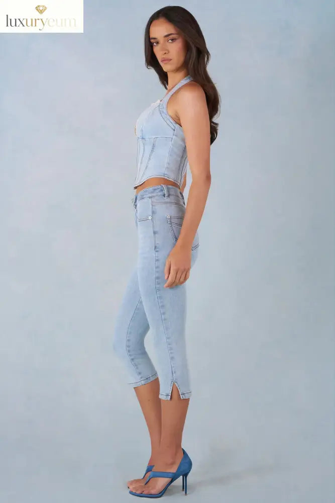 Mid-Rise Denim Capri Jeans in Light Denim