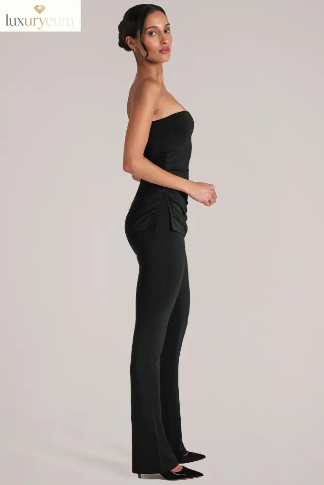 Mid-Rise Fitted Trousers in Black