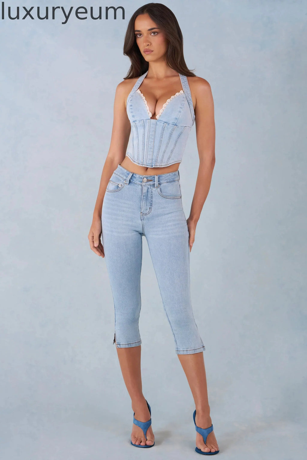 Mid-Rise Denim Capri Jeans in Light Denim