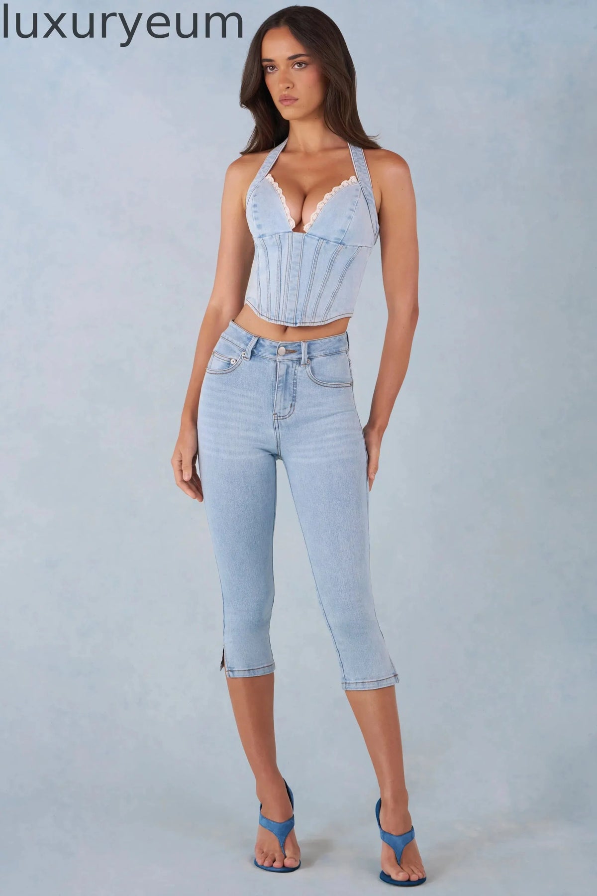 Mid-Rise Denim Capri Jeans in Light Denim