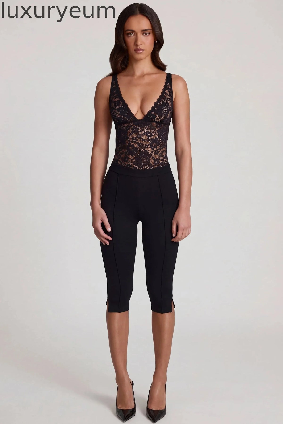 Ponte Jersey Cropped Capri Trousers in Black