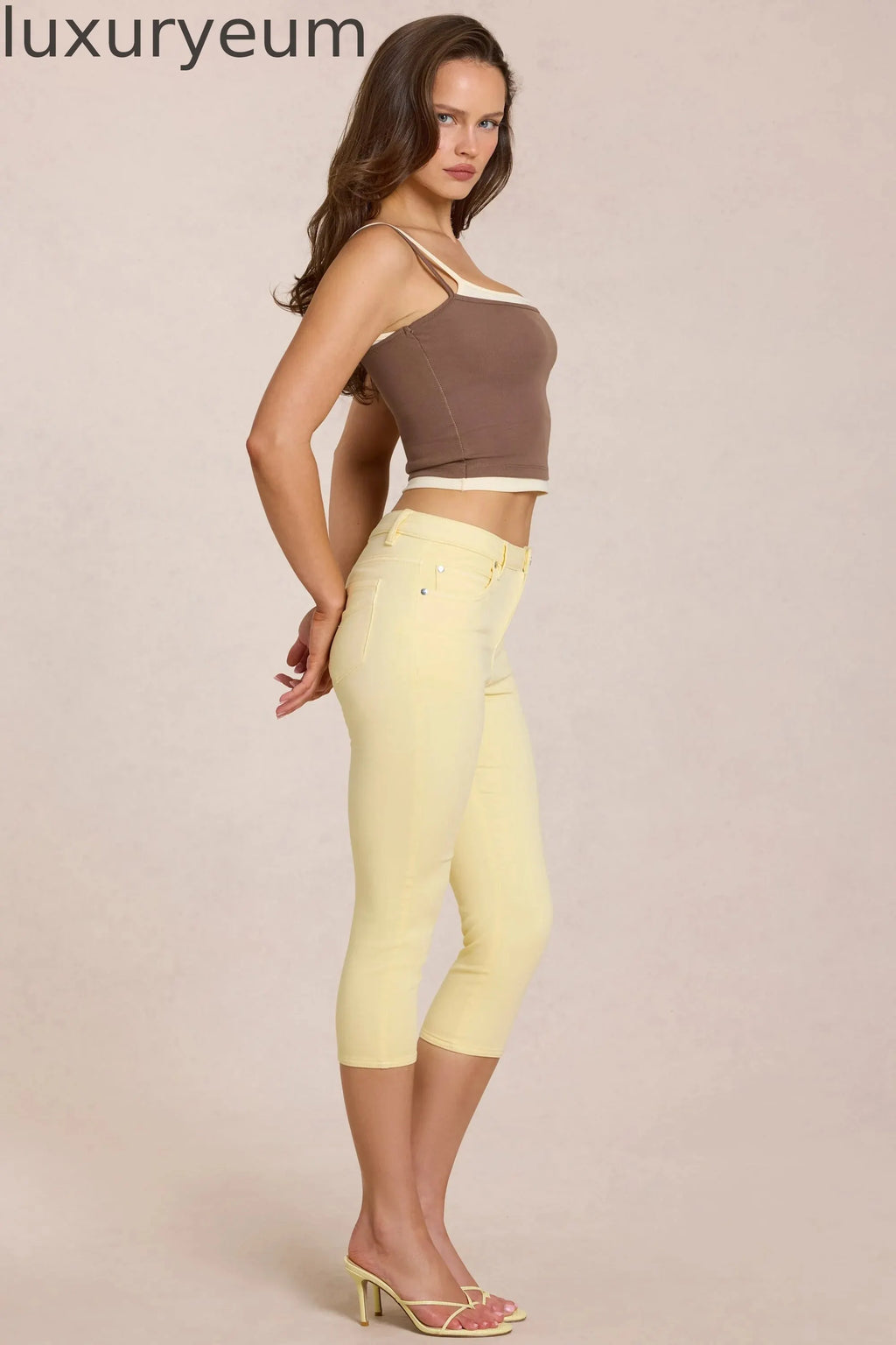 Mid-Rise Capri Jeans in Lemon Yellow