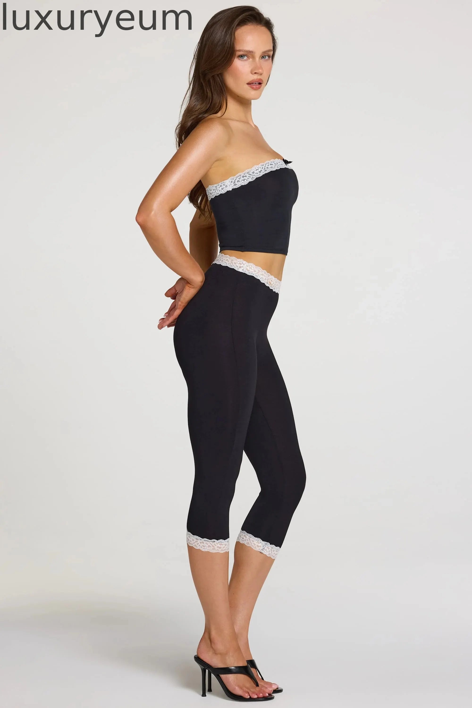 Modal Lace-Trim Mid-Rise Capri Leggings in Black