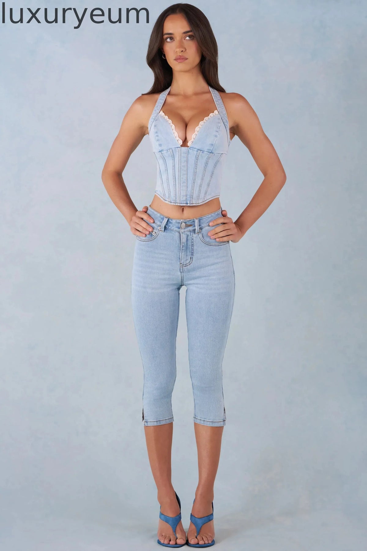 Mid-Rise Denim Capri Jeans in Light Denim