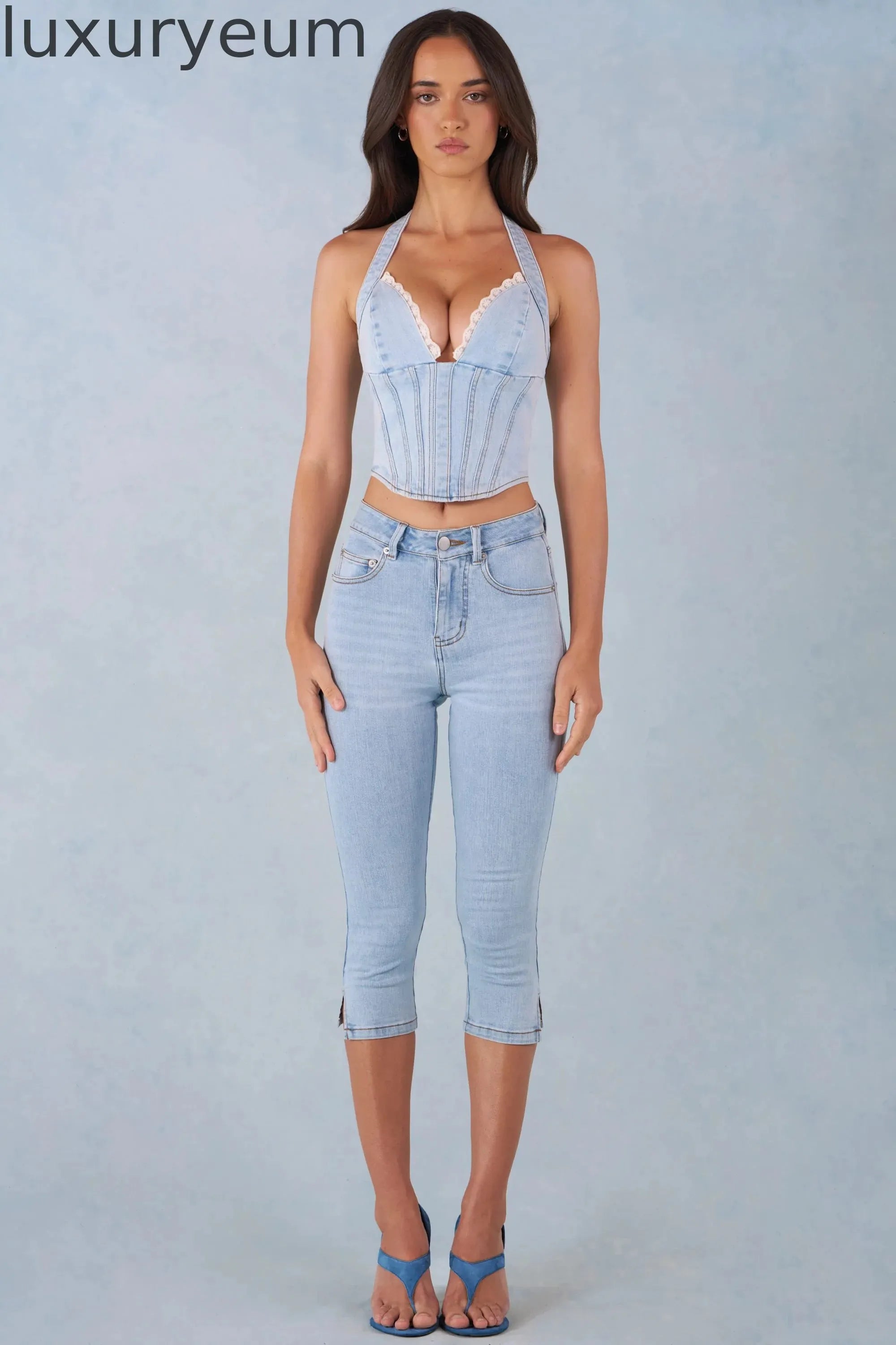 Mid-Rise Denim Capri Jeans in Light Denim