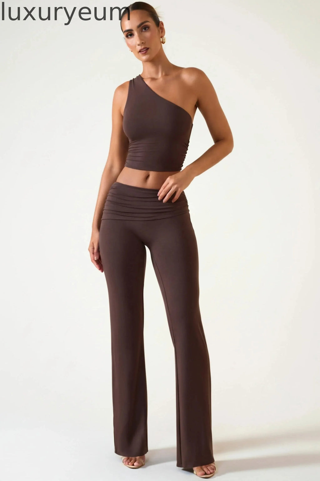 Mid-Rise Straight-Leg Trousers in Chocolate Brown