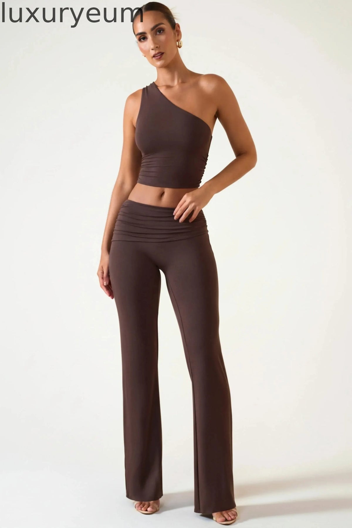 Mid-Rise Straight-Leg Trousers in Chocolate Brown
