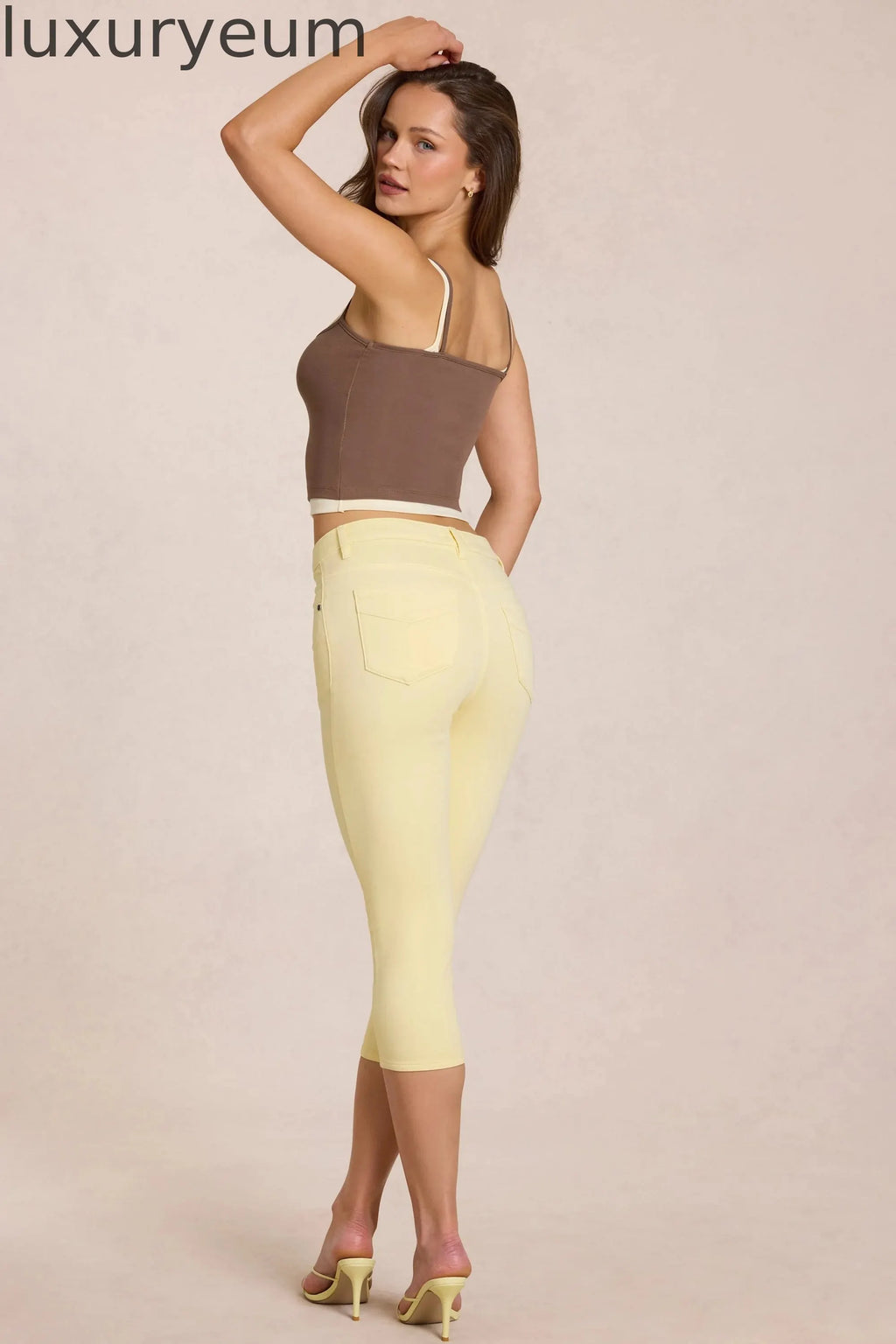 Mid-Rise Capri Jeans in Lemon Yellow