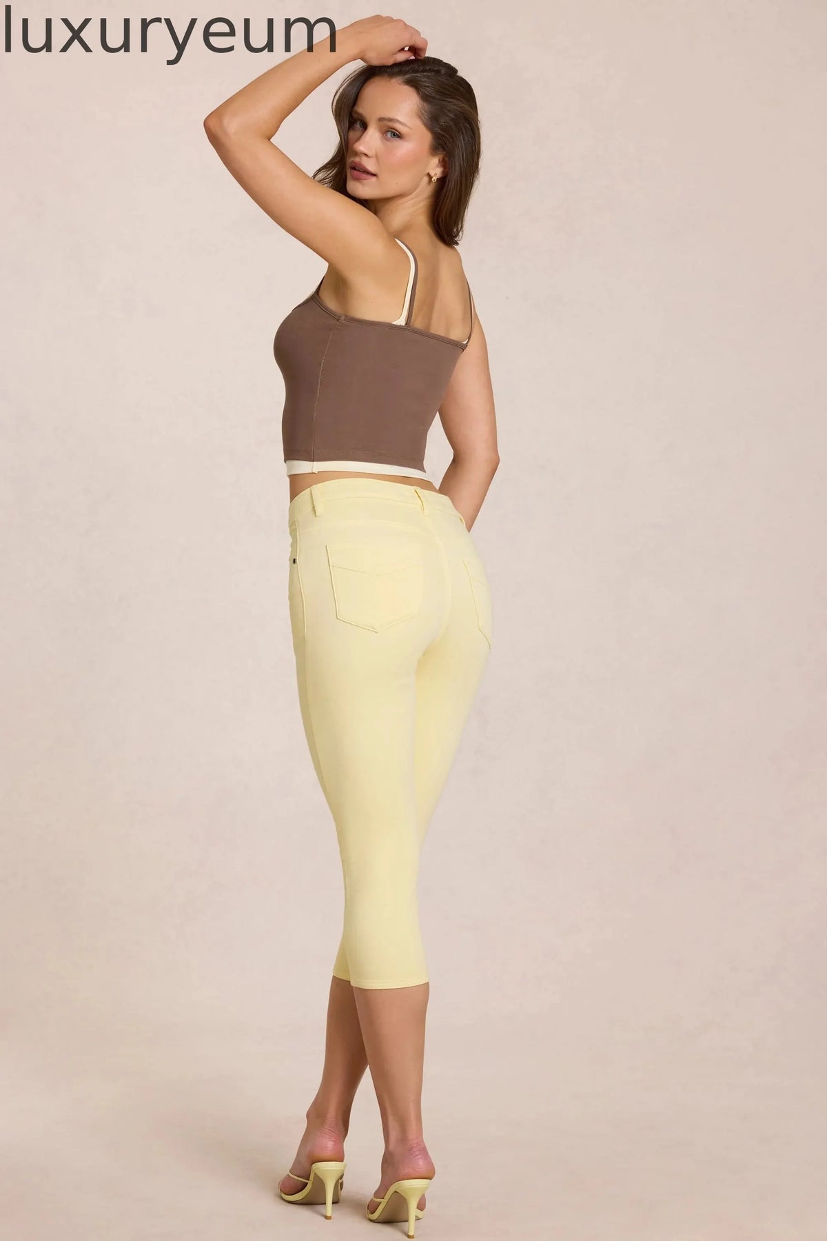 Mid-Rise Capri Jeans in Lemon Yellow