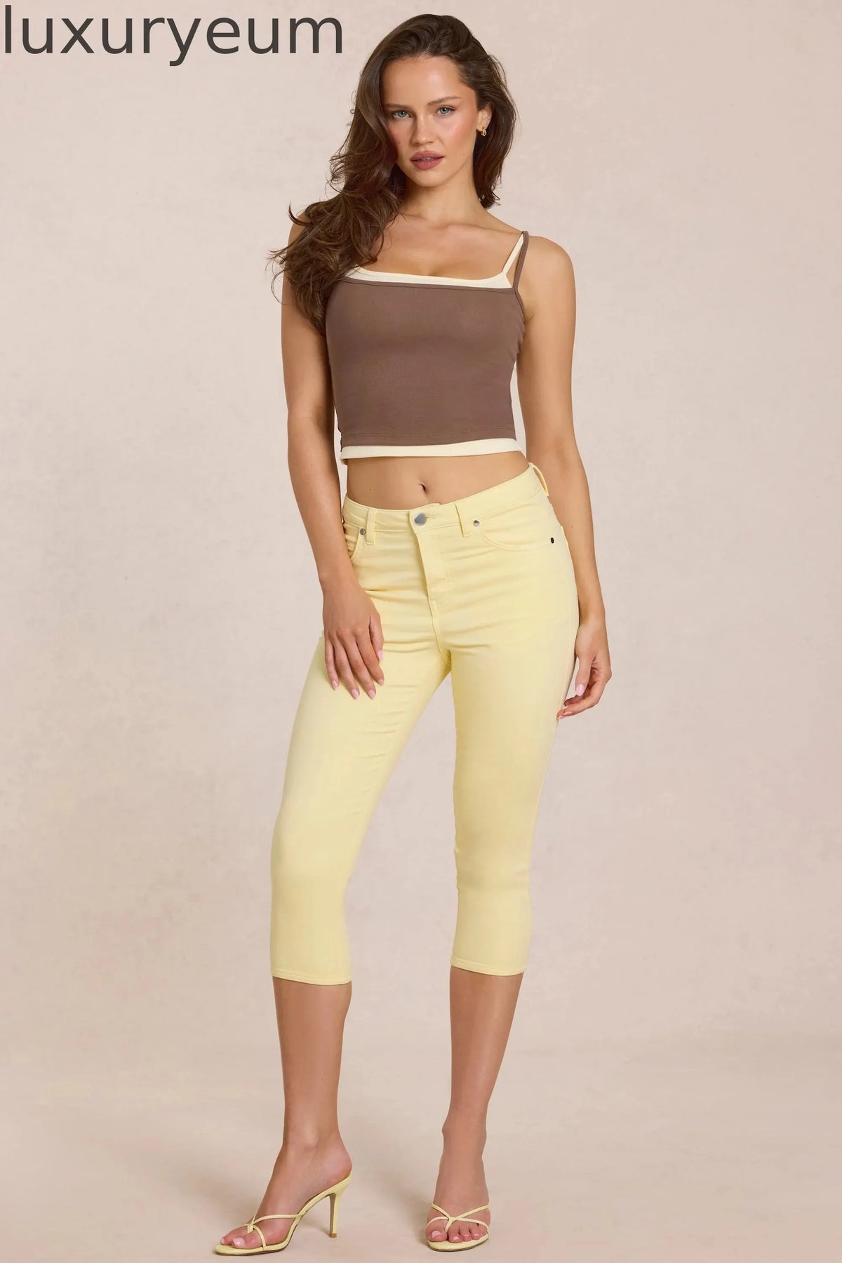 Mid-Rise Capri Jeans in Lemon Yellow