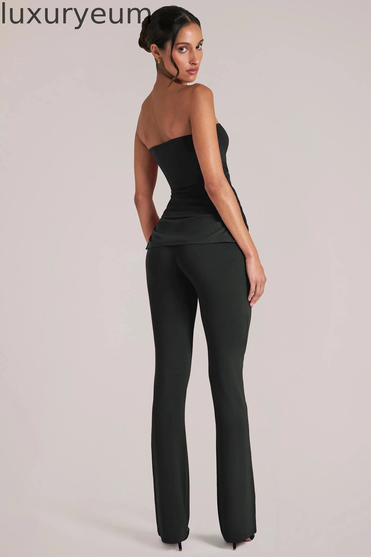 Mid-Rise Fitted Trousers  in Black