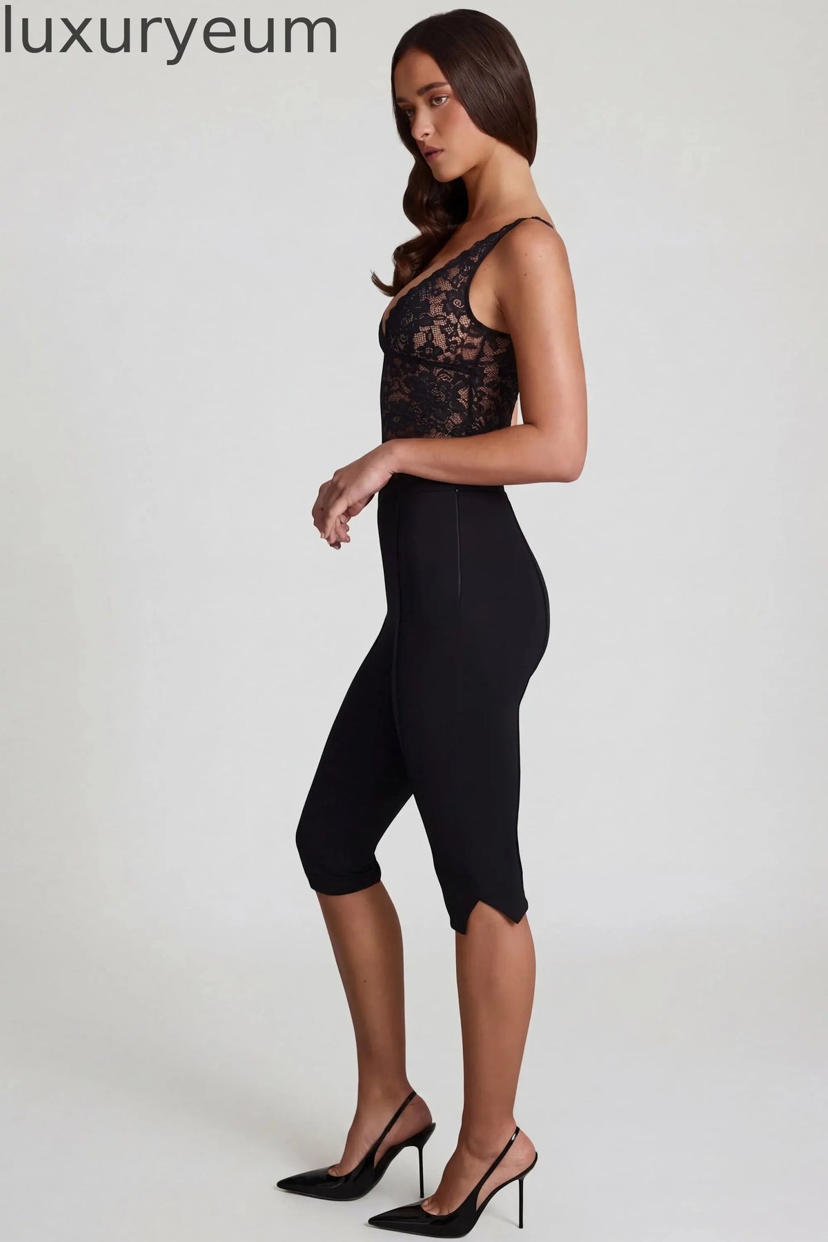 Ponte Jersey Cropped Capri Trousers in Black