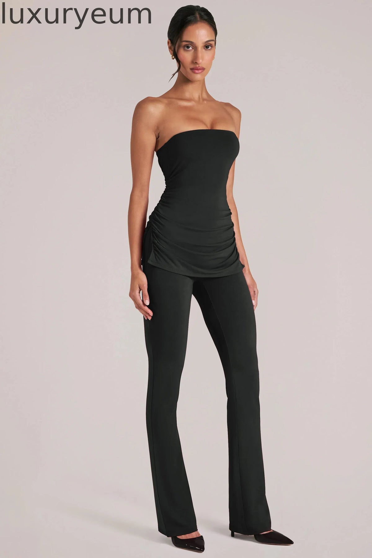Mid-Rise Fitted Trousers  in Black