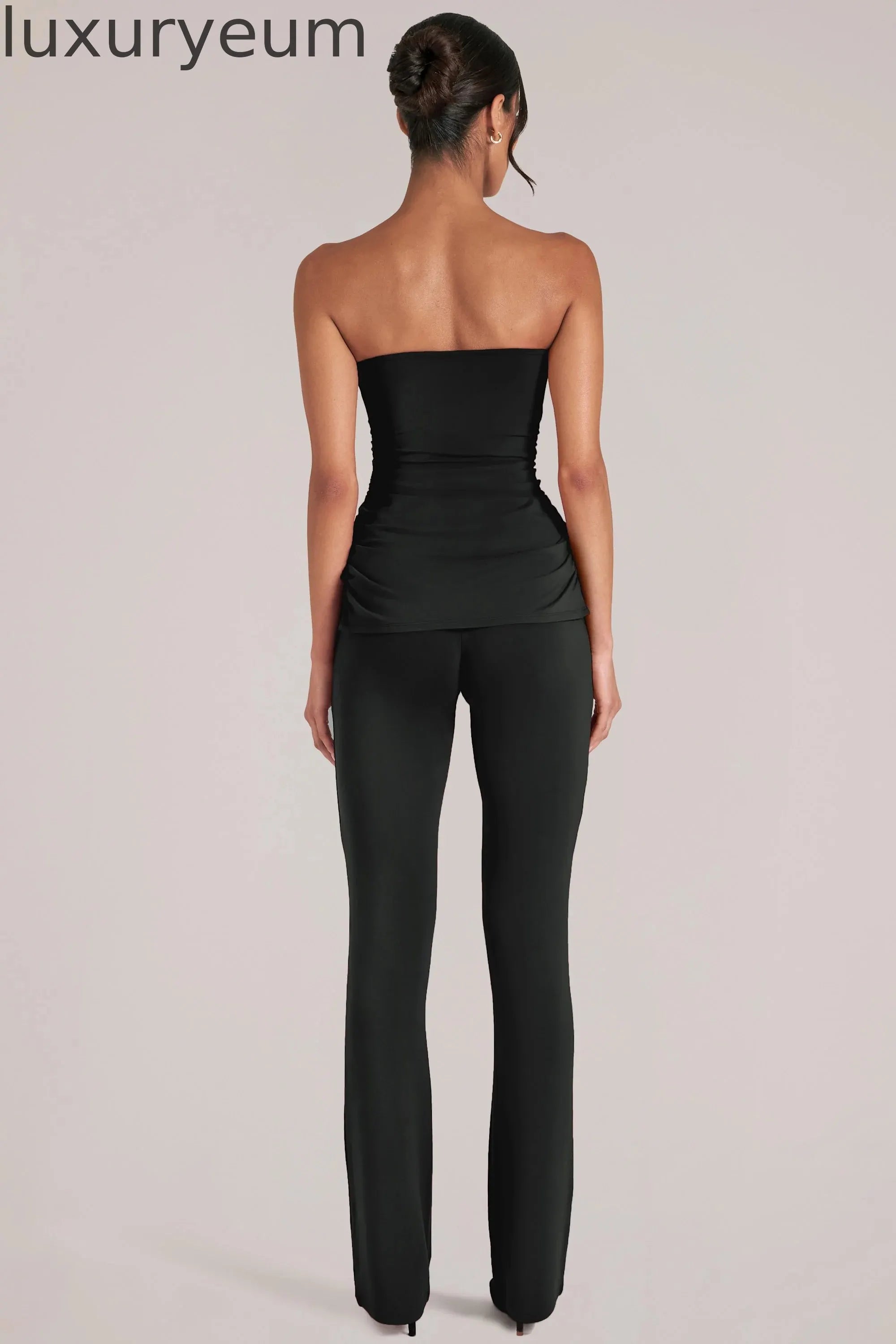 Mid-Rise Fitted Trousers  in Black