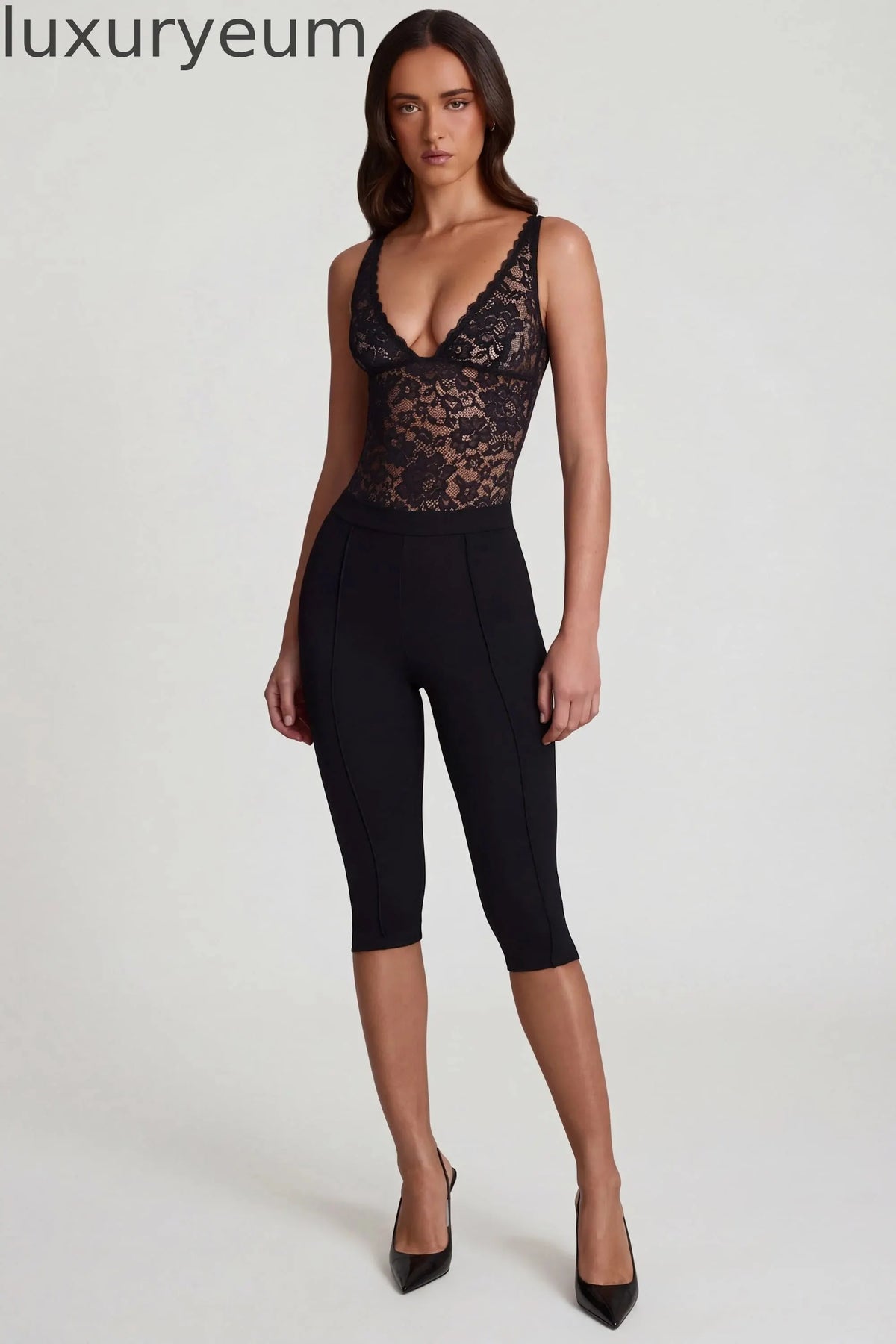 Ponte Jersey Cropped Capri Trousers in Black