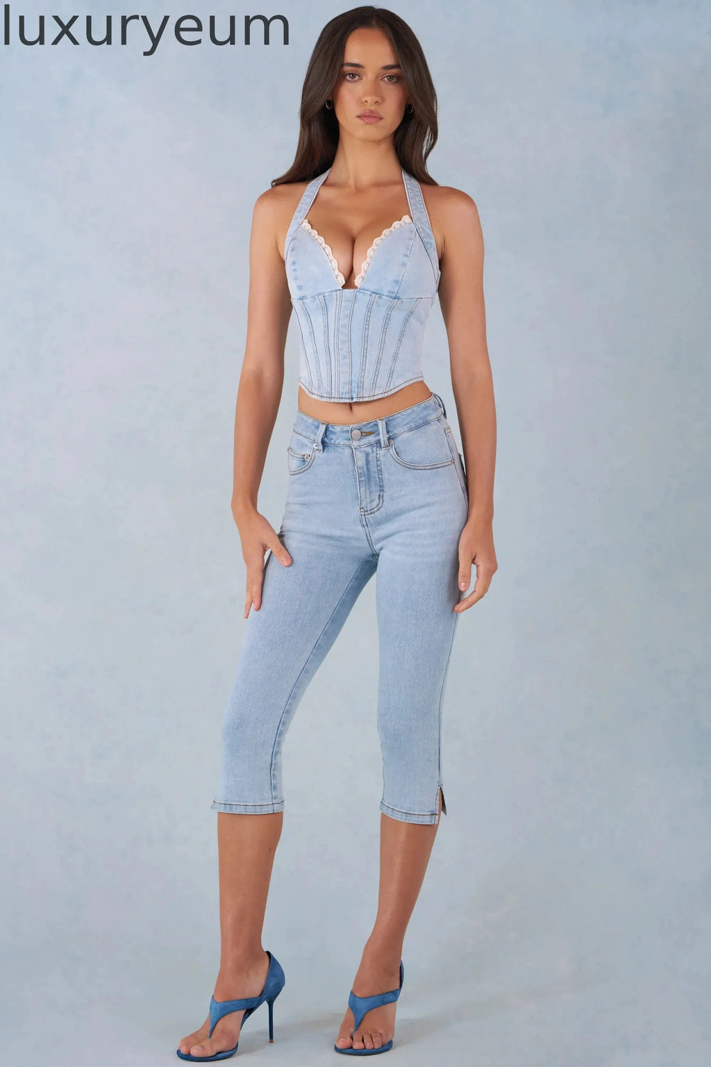 Mid-Rise Denim Capri Jeans in Light Denim