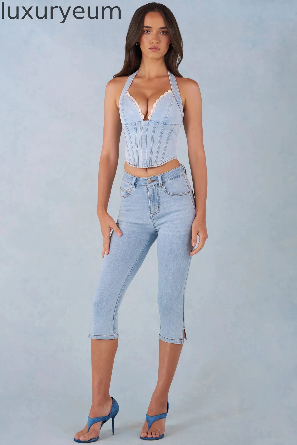 Mid-Rise Denim Capri Jeans in Light Denim