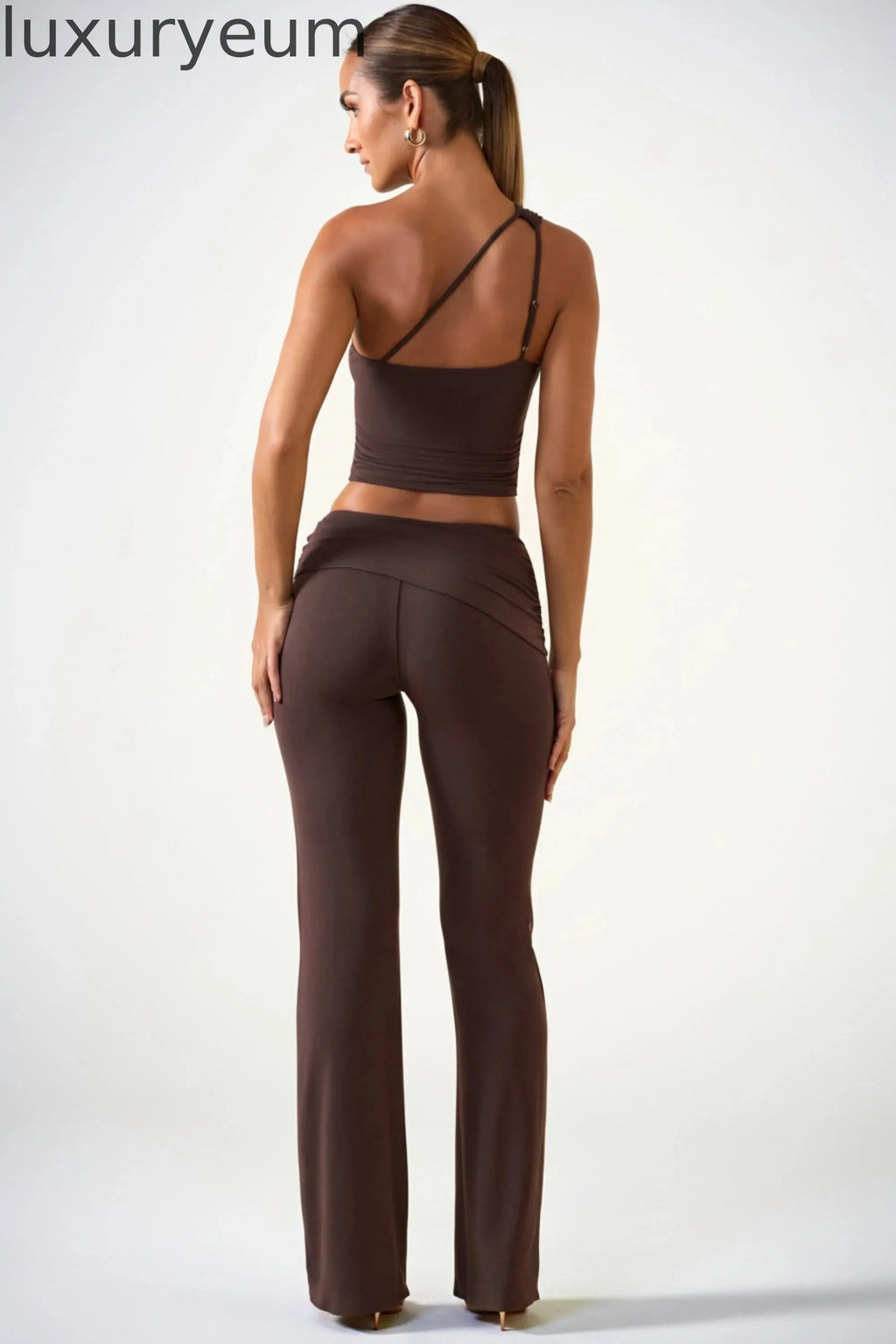 Mid-Rise Straight-Leg Trousers in Chocolate Brown
