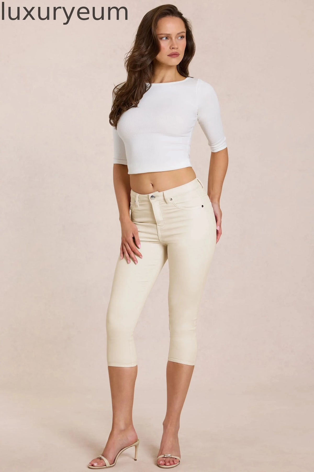 Mid-Rise Capri Jeans in Ivory