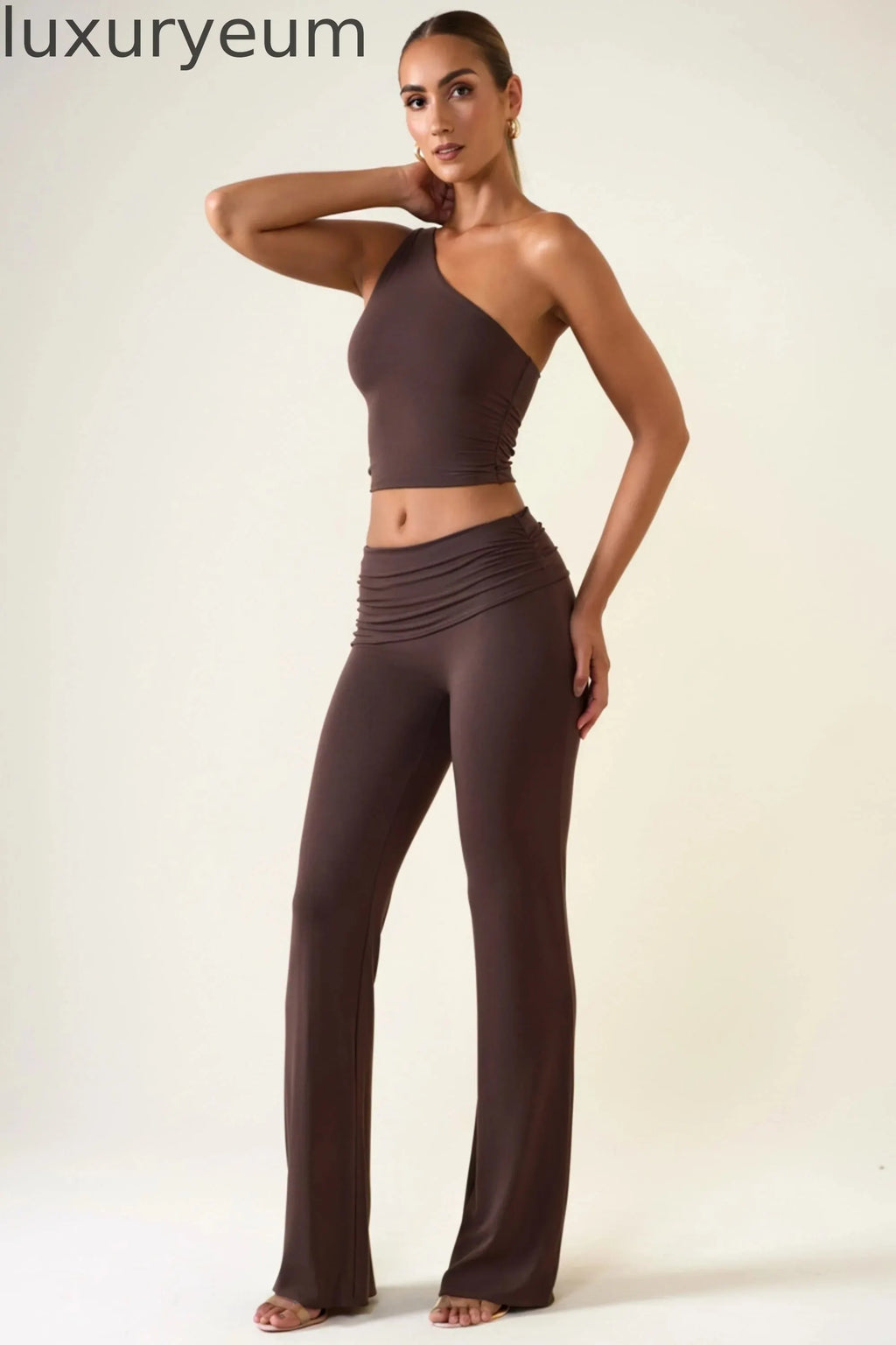 Mid-Rise Straight-Leg Trousers in Chocolate Brown