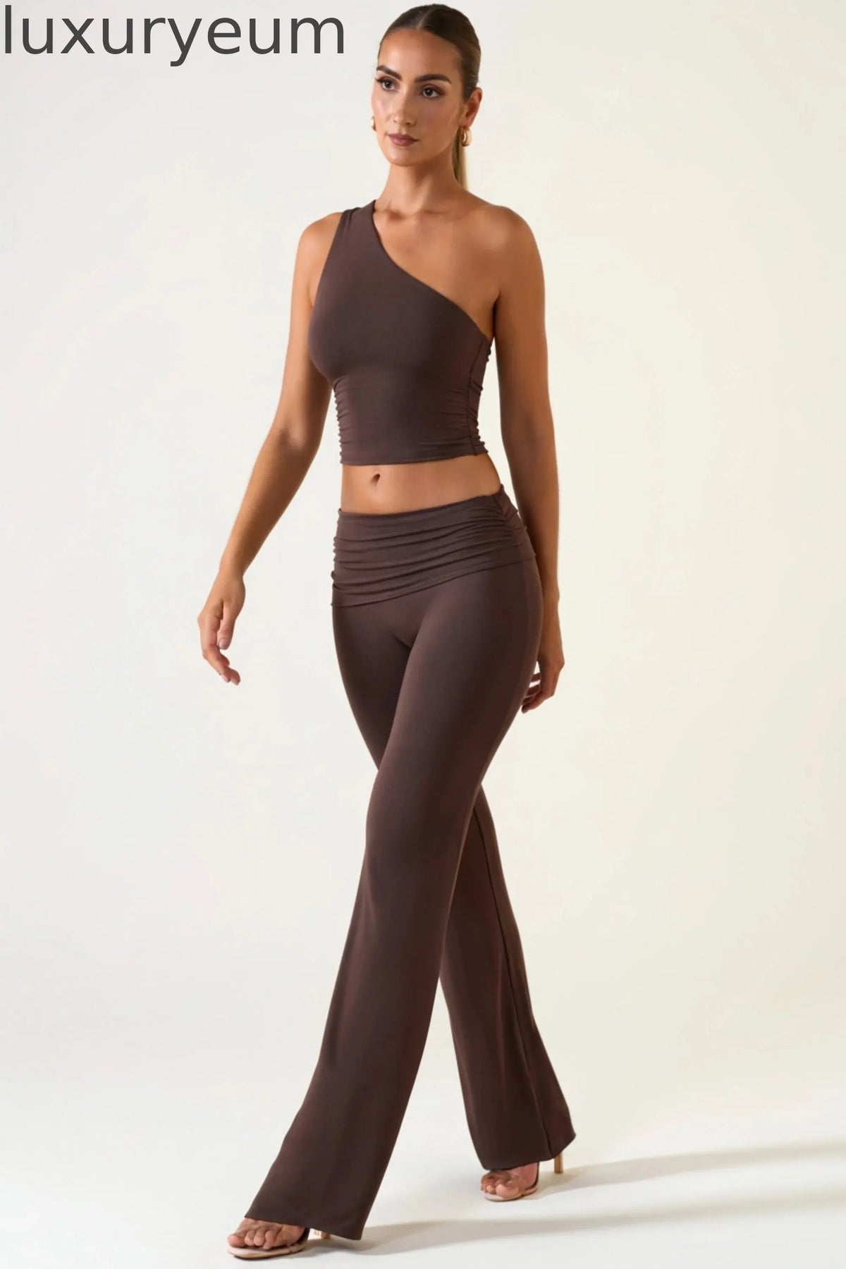 Mid-Rise Straight-Leg Trousers in Chocolate Brown