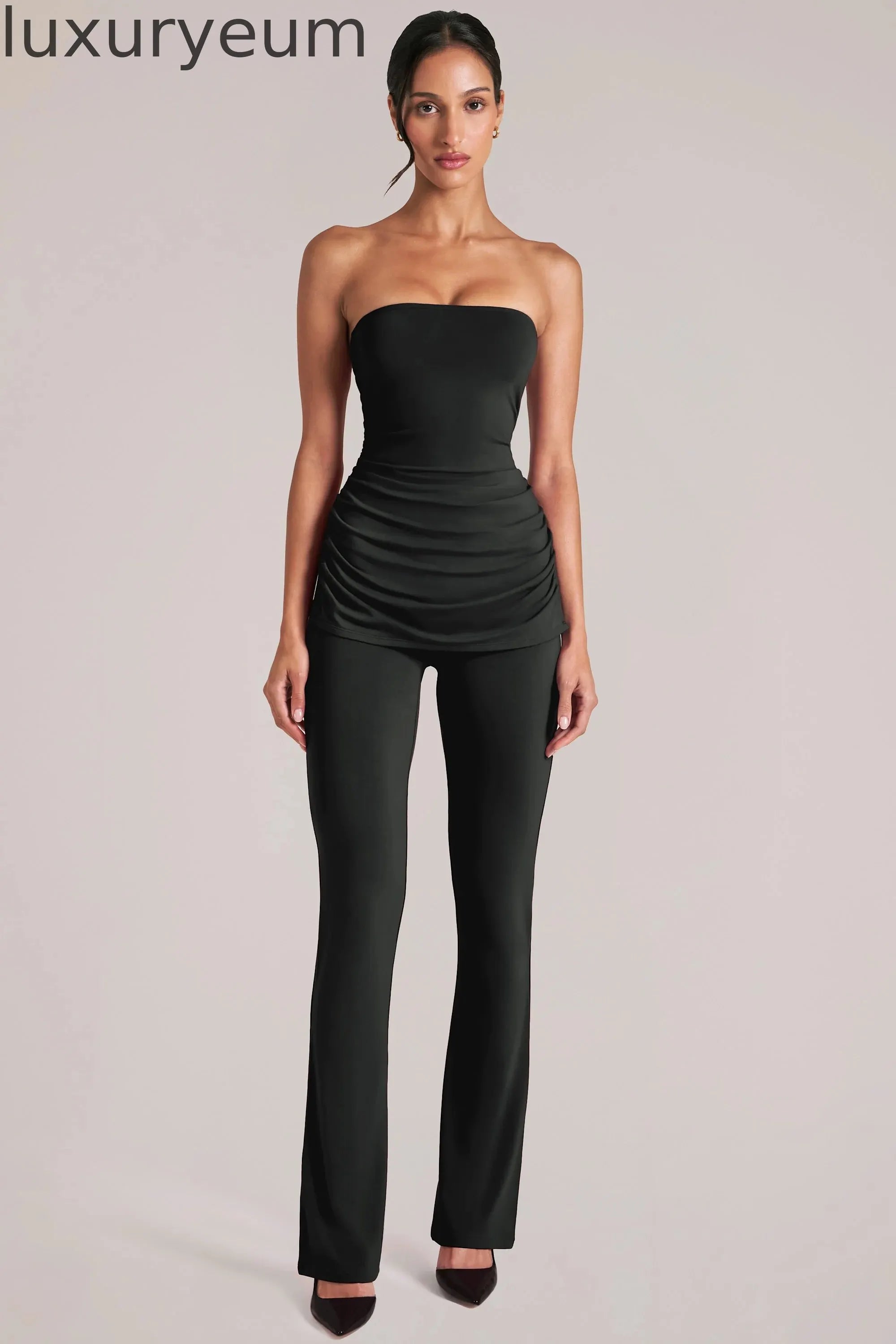 Mid-Rise Fitted Trousers  in Black