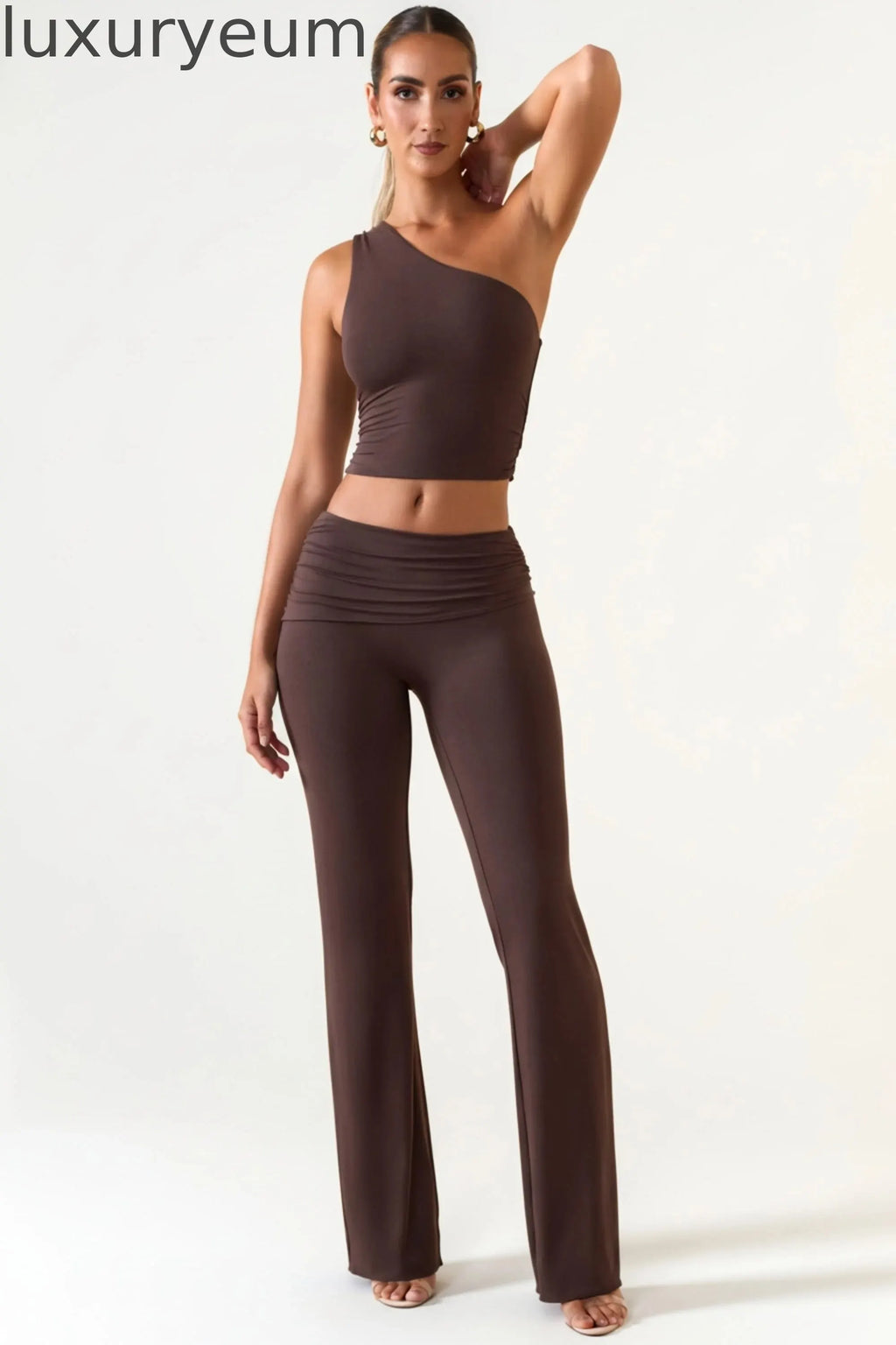 Mid-Rise Straight-Leg Trousers in Chocolate Brown