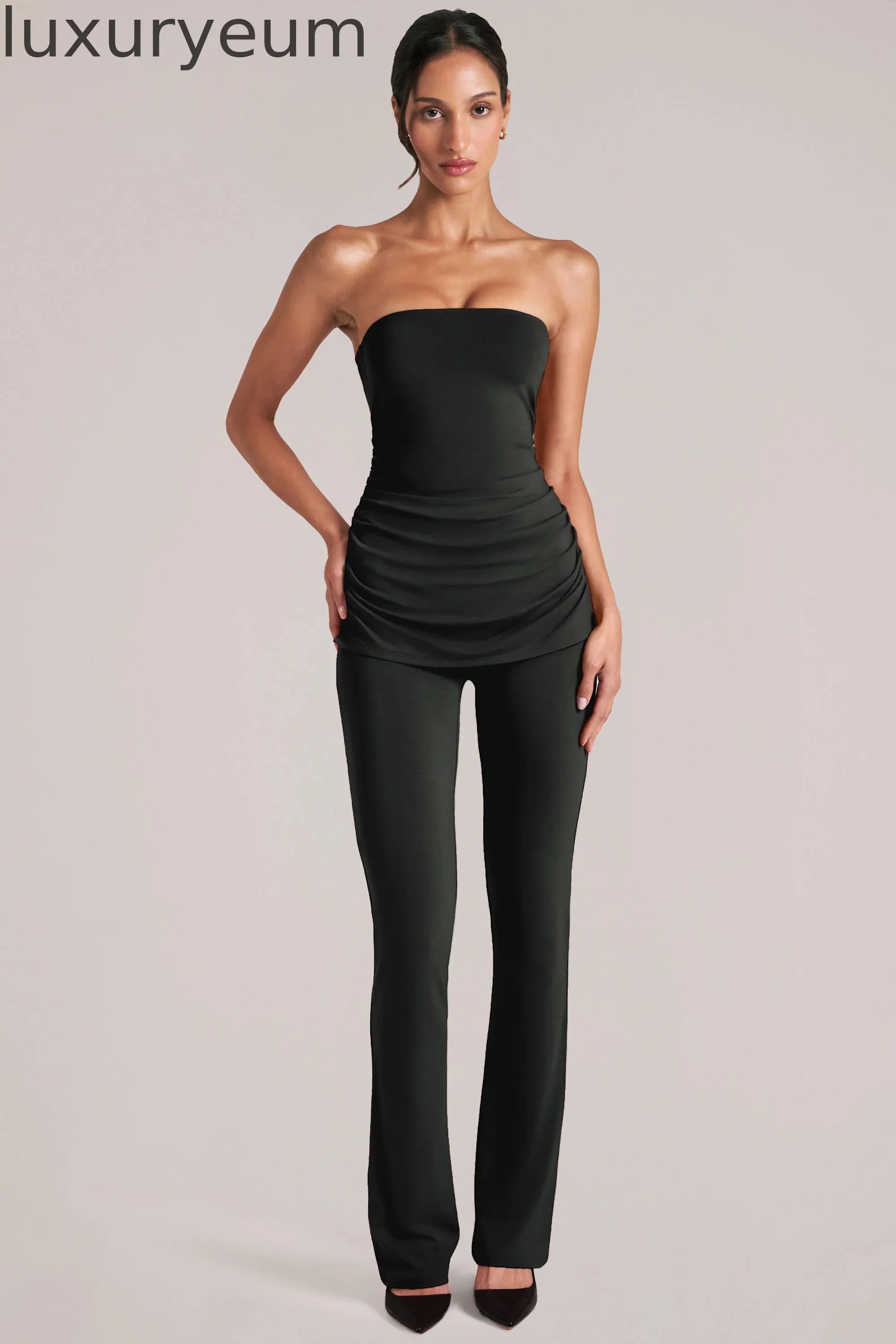 Mid-Rise Fitted Trousers  in Black