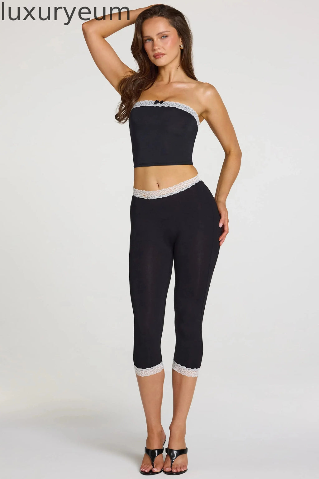 Modal Lace-Trim Mid-Rise Capri Leggings in Black